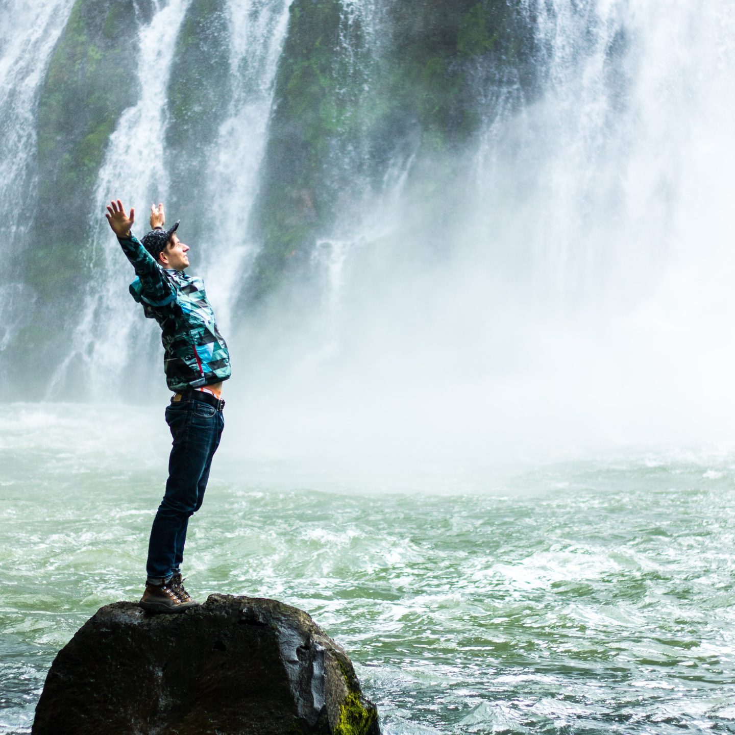 slav-romanov-r38u2Uq1AXk-unsplash